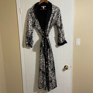 Oscar De La Renta Black and White Abstract Pattern Robe
